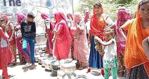 Rajasthan: long queues of women waiting to get water [Photo - Azruddin, The Mooknayak]