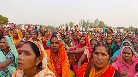 Azamgarh, Women sitting on dharna in Jamua Hariram