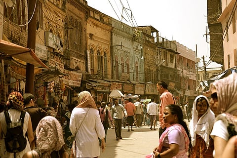कस्तूरबा बस्ती: अपने घरों को बचाने के लिए लोग लड़ रहे DDA से लड़ाई
