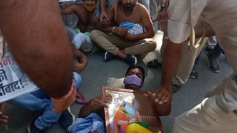 नौकरी नहीं केवल आश्वासन, IGDTUW के सफाई कर्मचारी भूख हड़ताल पर