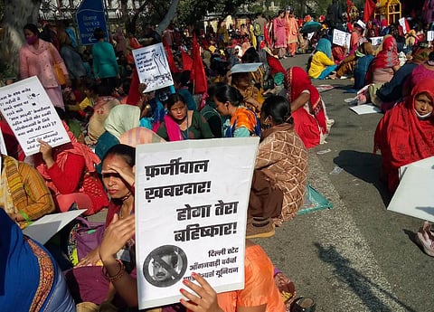 सीएम आवास पर आंगनबाड़ी कार्यकर्ताओं का धरना प्रदर्शन जारी / फोटो : Huma Naaz 