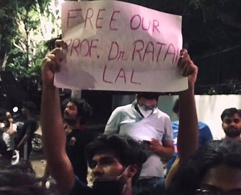 प्रोफेसर रतनलाल की गिरफ्तारी को लेकर बहुजनों में है भारी आक्रोश / फोटो साभार - ट्विटर 