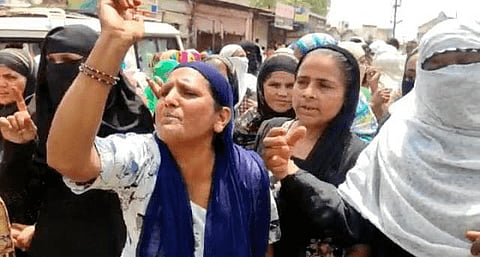 नाबालिग और बुजुर्गों की गिरफ्तारी के विरोध में मुस्लिम महिलाओं ने किया प्रदर्शन / फोटो - अंकित पचौरी, द मूकनायक 