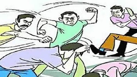 मध्य प्रदेश: लव मैरिज करने वाले जोड़े ने पंचायत के गांव छोड़ने का फरमान नहीं माना, तो परिजनों के साथ मारपीट