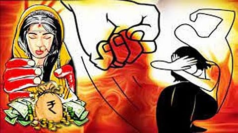 महिला उत्पीड़न के मामलों में फास्ट ट्रैक कोर्ट गठित कर त्वरित न्याय करें सुनिश्चित