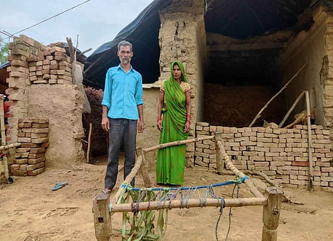 घर के बाहर पड़ी चारपाई के नीचे रखे विस्फोटक से हुई थी शिवम रावत की मौत (फोटो- द मूकनायक)