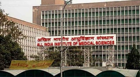 संसदीय समिति की रिपोर्टः SC/ST प्रोफेसर व स्टूडेंट से AIIMS में होता है भेदभाव