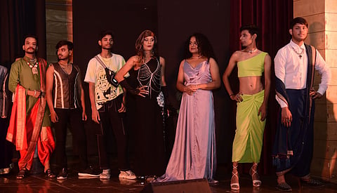 LGBTQIA फैशन शो में लिबास के संग बिखेरे आत्मविश्वास के रंग [फोटो- कवीश अजीज]