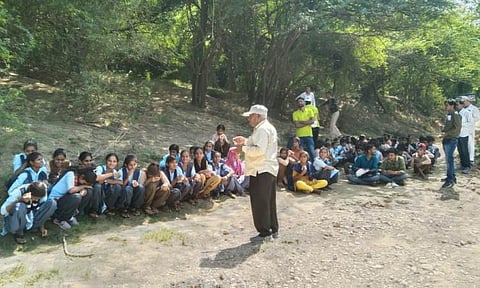 वन्यजीव सप्ताह के तहत पर्यावरण संरक्षण की अलख भावी पीढ़ी में जगाने के लिए सरकारी स्कूलों में विविध कार्यक्रम आयोजित [फोटो- अब्दुल माहिर, द मूकनायक]