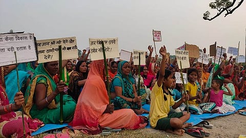 आजमगढ़ के जमुआ में जीवन-जमीन बचाने के संघर्ष में शामिल हुए टिकैत