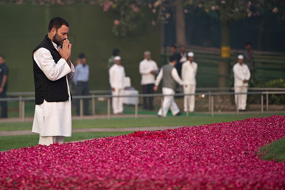 Congress Vice President Rahul Gandhi pays tribute to India’s
first Prime Minister Jawaharlal Nehru at Shanti Van, New Delhi, November 14,
2016