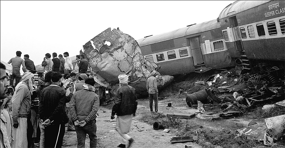 Indore-Patna Express derails near Kanpur; over 100 feared dead