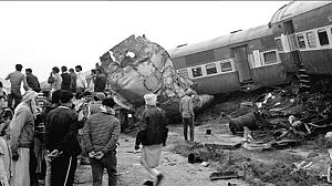 Indore-Patna Express derails near Kanpur; over 100 feared dead