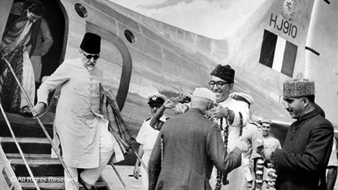 Sheikh Abdullah receives Jawaharlal Nehru at Srinagar Airport in September 1949