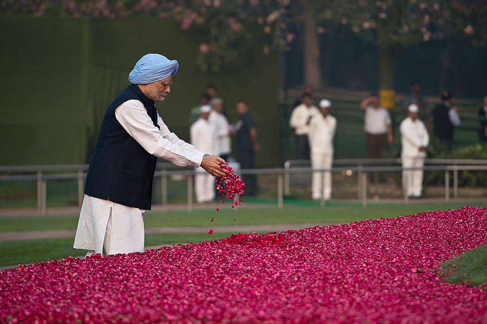 Former Prime Minister Manmohan Singh at Shanti Van, New Delhi
on India’s first Prime Minister Jawaharlal Nehru’s 127th birth
anniversary, November 14, 2016