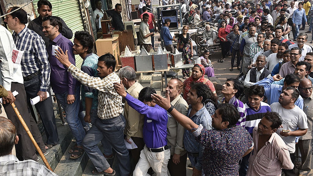 Long queues formed outside banks across India as people scrambled to obtain legal tender after the Central Government demonetised Rs 500 and Rs 1,000 notes on November 8; Photo by Arvind Yadav/ Hindustan Times