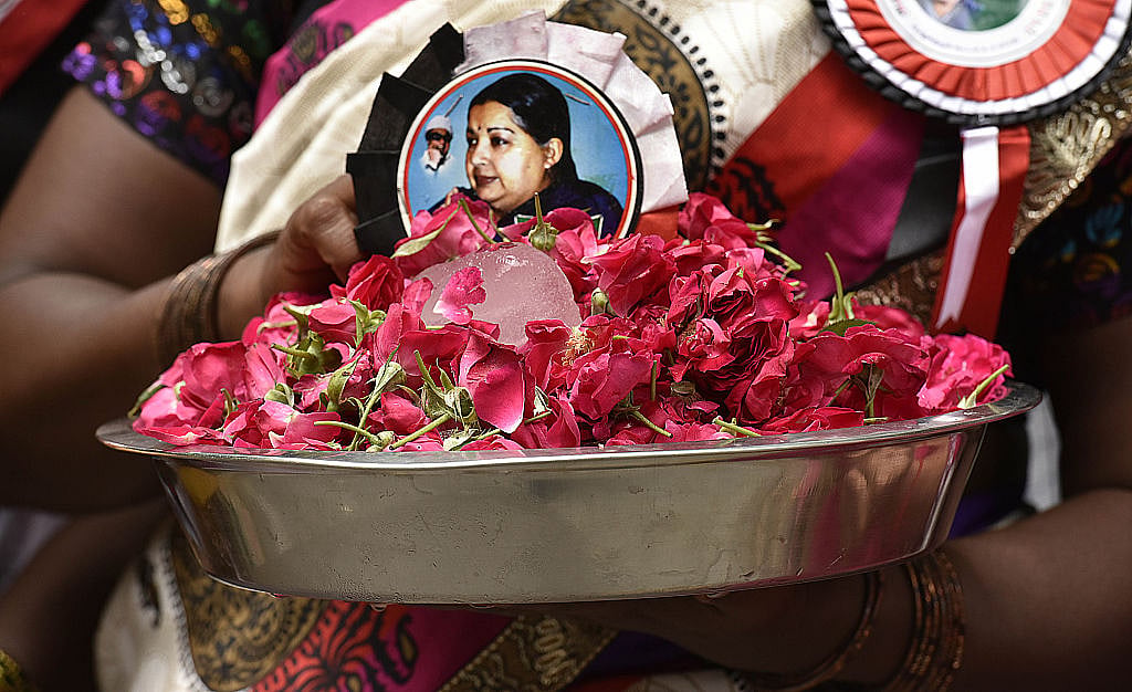 Update: Tamil Nadu CM J Jayalalithaa remains “very critical”