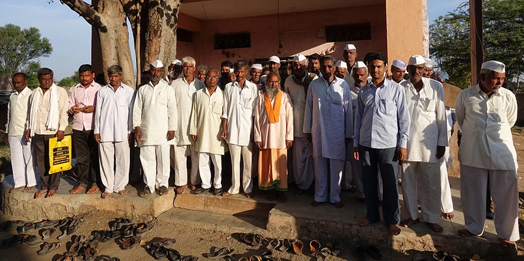 Bank in Maharashtra threatens farmers with public humiliation