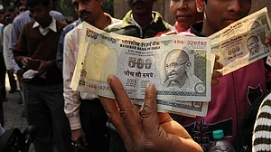 Cashless transactions seem designed to benefit business tycoons
