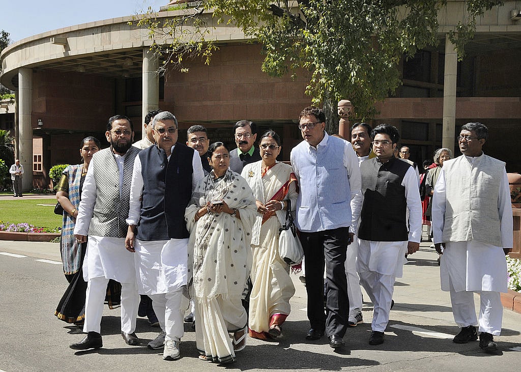 Mamata Banerjee, Manohar Parrikar spar over army exercise