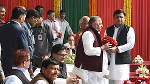 Samajwadi Feud: Yadav vs Yadav, Act I,
Scene III?