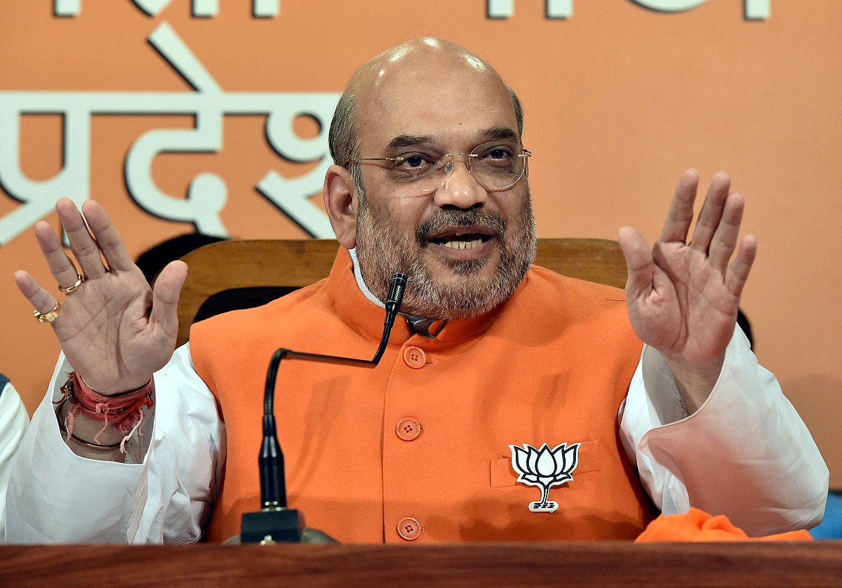 Amit Shah shown black flags by youth Congress workers in Kolkata