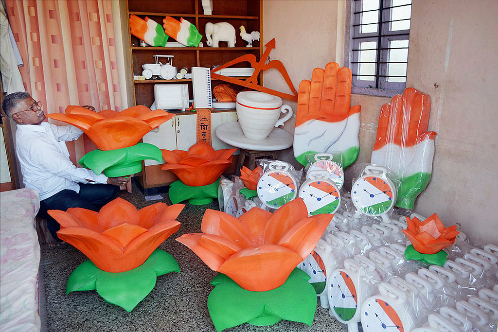 BMC Polls: Battle of allies Sena and BJP keeps Maharashtra riveted