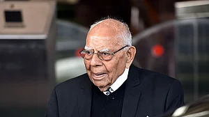 Ram Jethmalani advises Justice CS Karnan not to “weaken” judiciary
