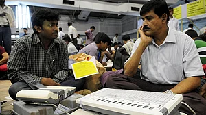 Supreme Court seeks EC’s response on PIL seeking inquiry into EVMs