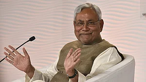 Nitish Kumar asks Congress, Left to take lead on grand alliance