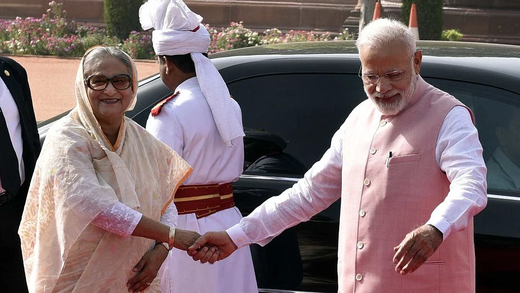 Prime Minister Narendra Modi with Bangladeshi Prime Minister Sheikh Hasina