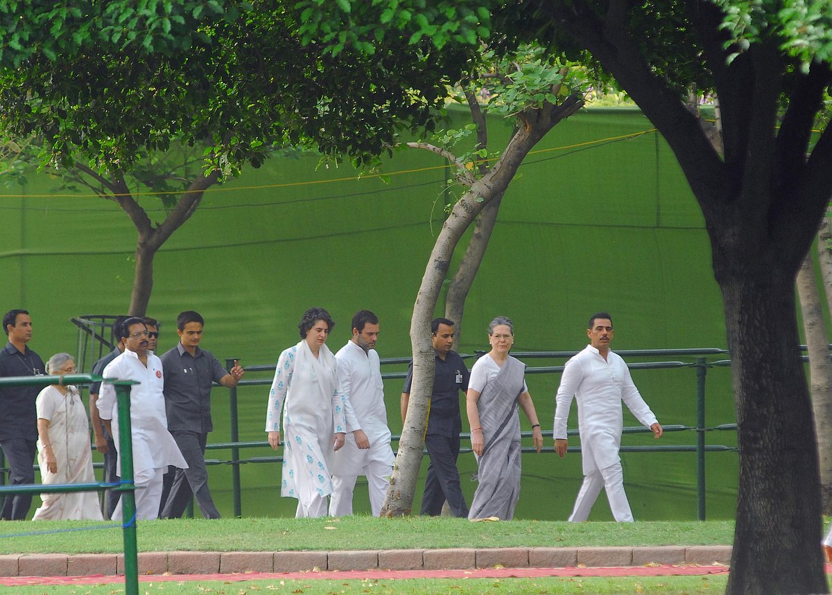 India remembers Rajiv Gandhi on his 26th death anniversary