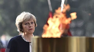 Hung Parliament in the UK, May under pressure to resign