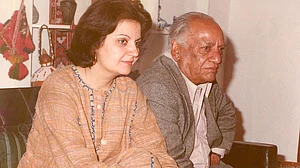 Translation of Faiz’s poetry falls into trap of transliteration