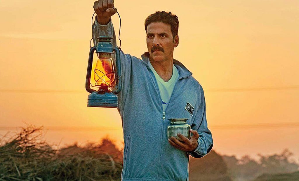 Entertainment: Akshay shares posters of Toilet- Ek Prem Katha