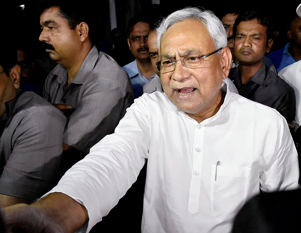Opinion on Twitter divided over Nitish Kumar’s resignation