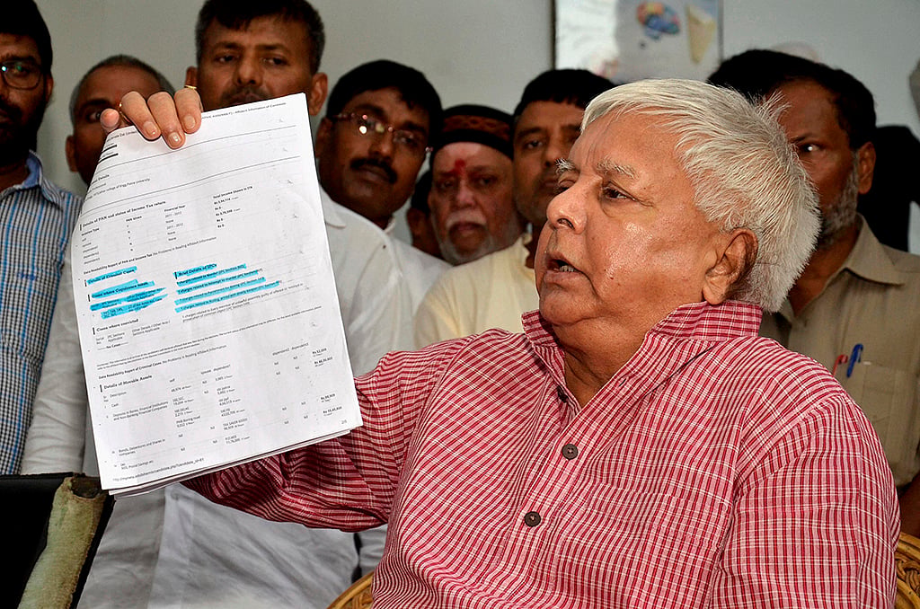 Lalu claims Nitish wanted him to ignore media reports
