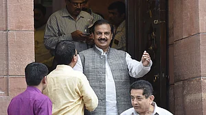 Mahesh Sharma instigates BJP workers to deal with activists