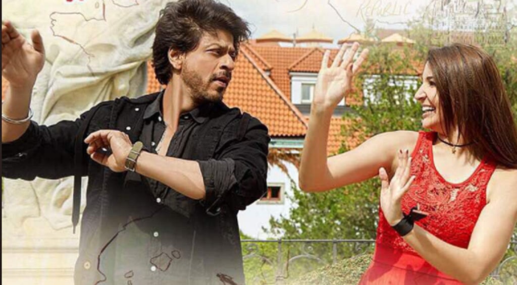 Entertainment: Anushka praises SRK, says he can romance a mike too