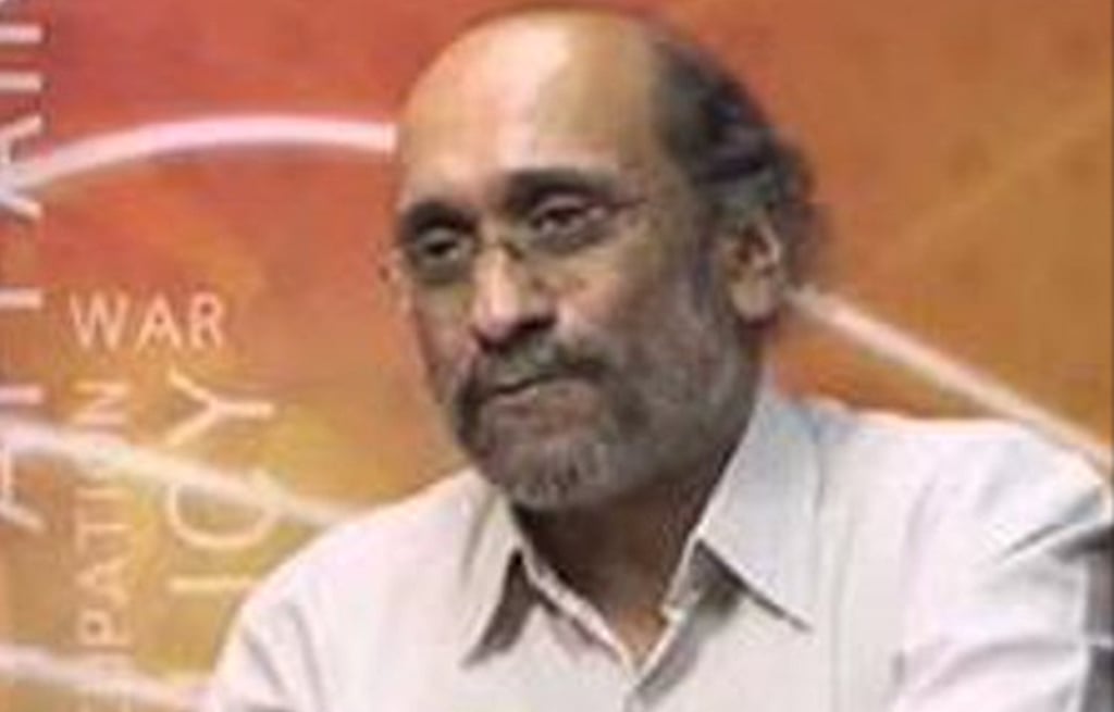 Arrest warrant issued against journalist Paranjoy Guha Thakurta suspended by Gujarat HC