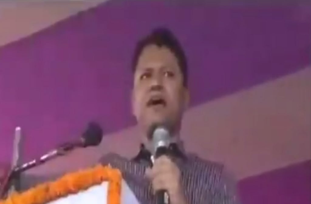 Promoting Swachh Bharat, a Bihar DM asks a man to “sell” his wife 