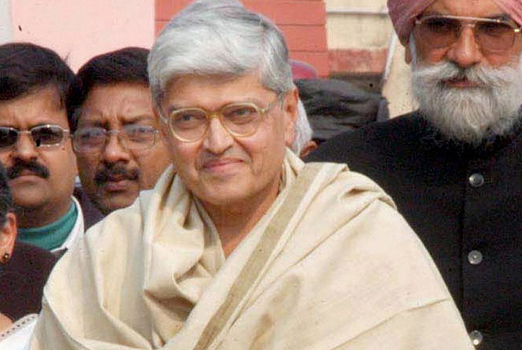 Gopalkrishna Gandhi weaves the Opposition together