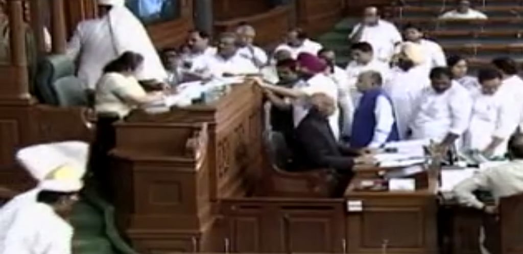 Six Congress MPs suspended from LS during mob lynching debate