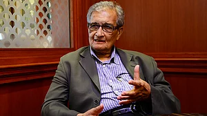 Documentary shows former PM and Sen arguing on policy