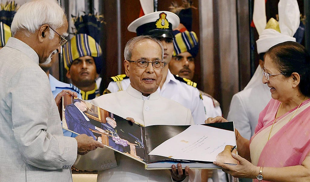 Pranab cautions govt against using ordinance route