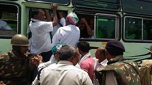 Police prevent farmers’ leaders from reaching Mandsaur