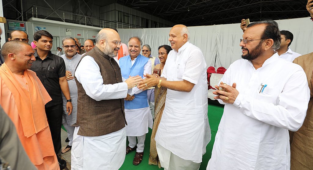 Poaching from Opposition begins with  Amit Shah landing  in Lucknow