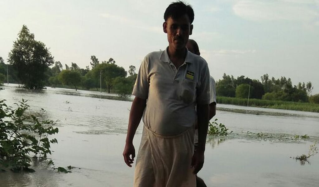 Flood victims face the brunt as Yogi, Maurya say ‘cheese’
