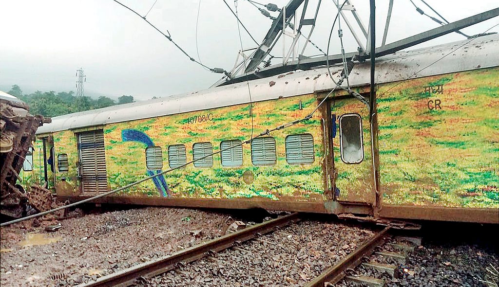 Twitterati counts failure of Indian Railways in last three years