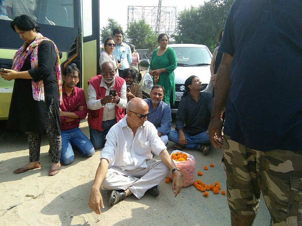 Mander pays tribute
to Pehlu Khan; right wing protests      